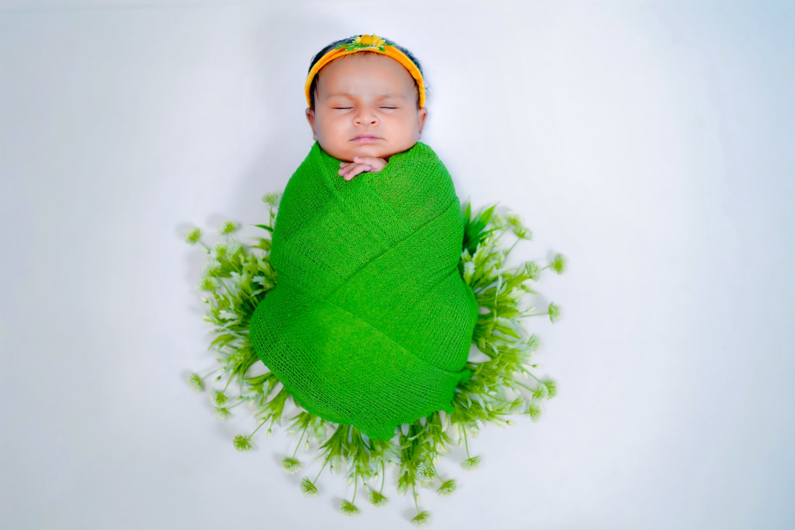 Representative newborn photography: Precious beginning