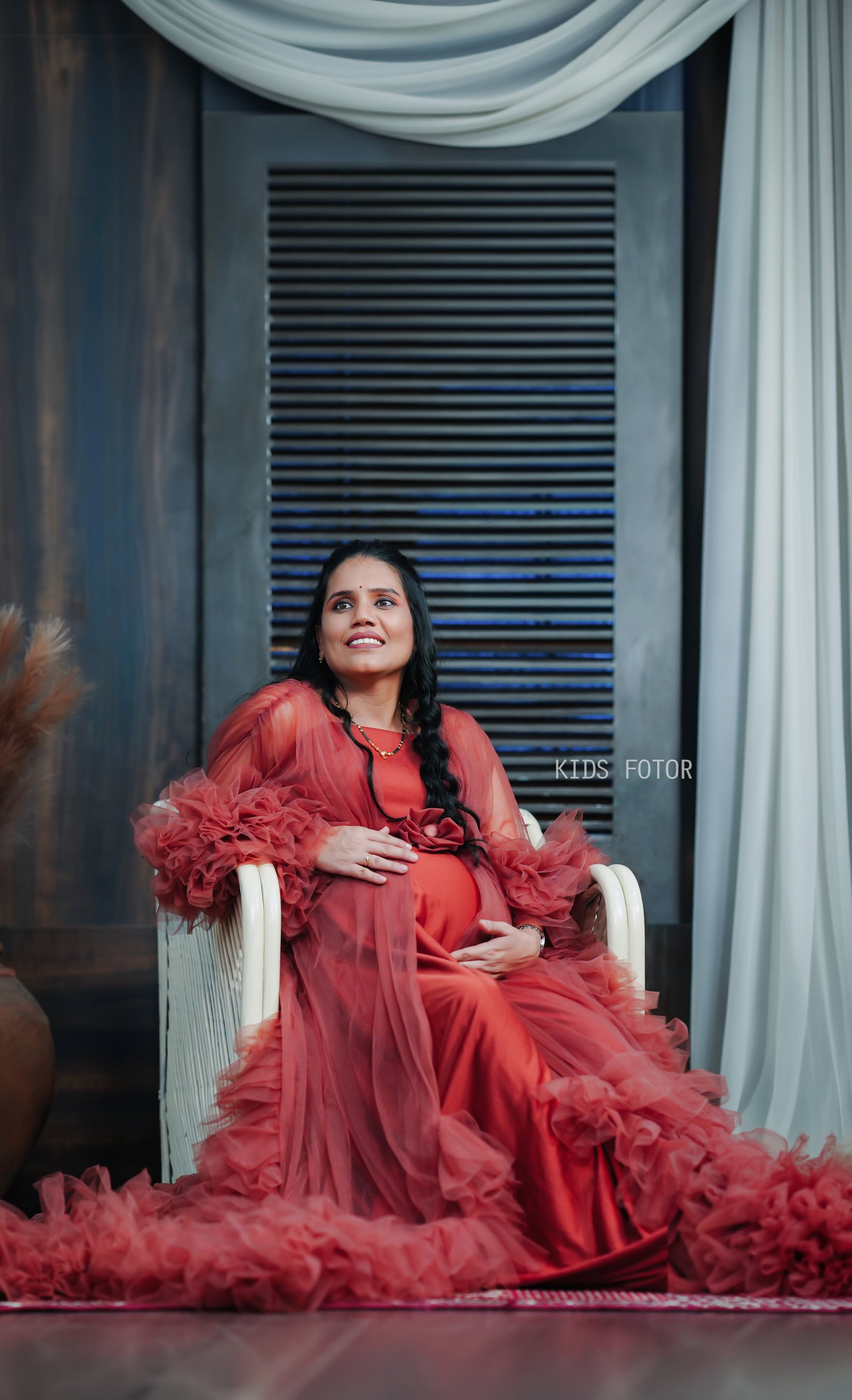 Representative maternity photography: Expecting Beauty
